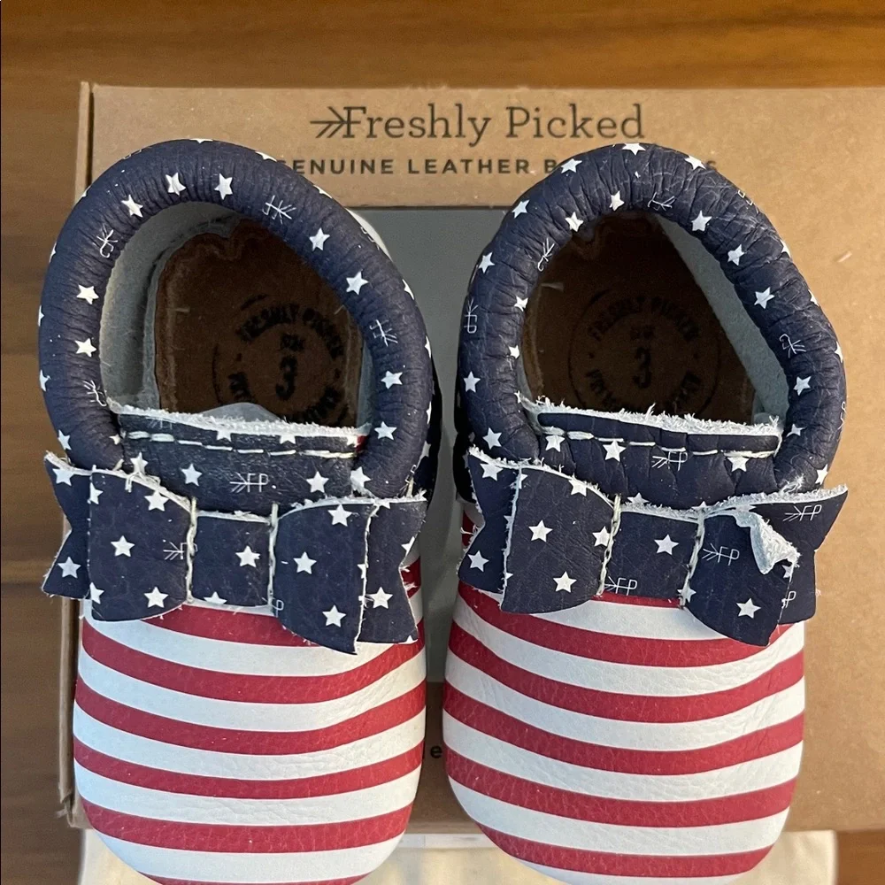 Freshly Picked Kids' Bow Mocc Shoes - Patriotic Red & Navy
